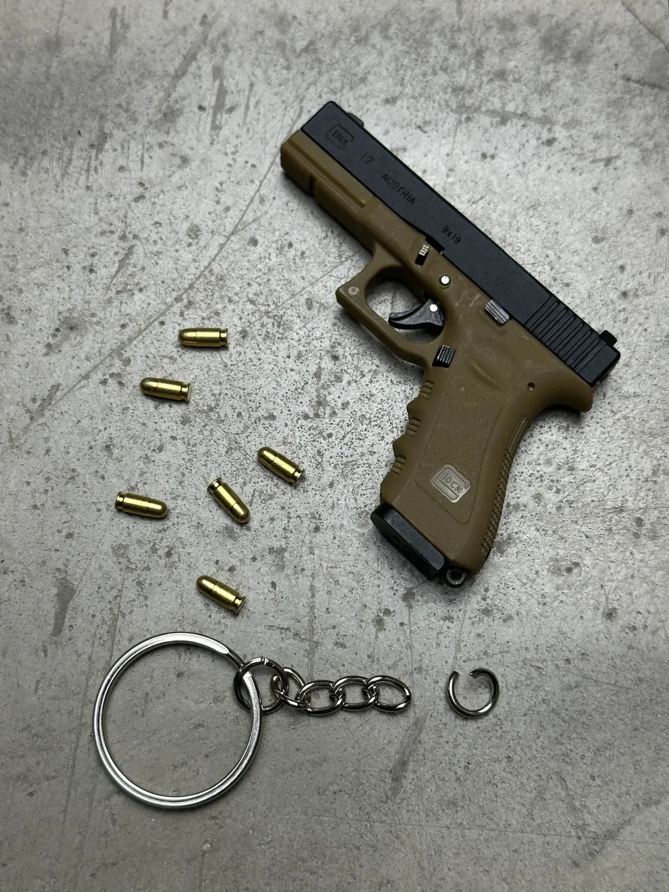 KeyArsenal™ Glock 17 Ejection Detachable Keychain - KeyArsenal