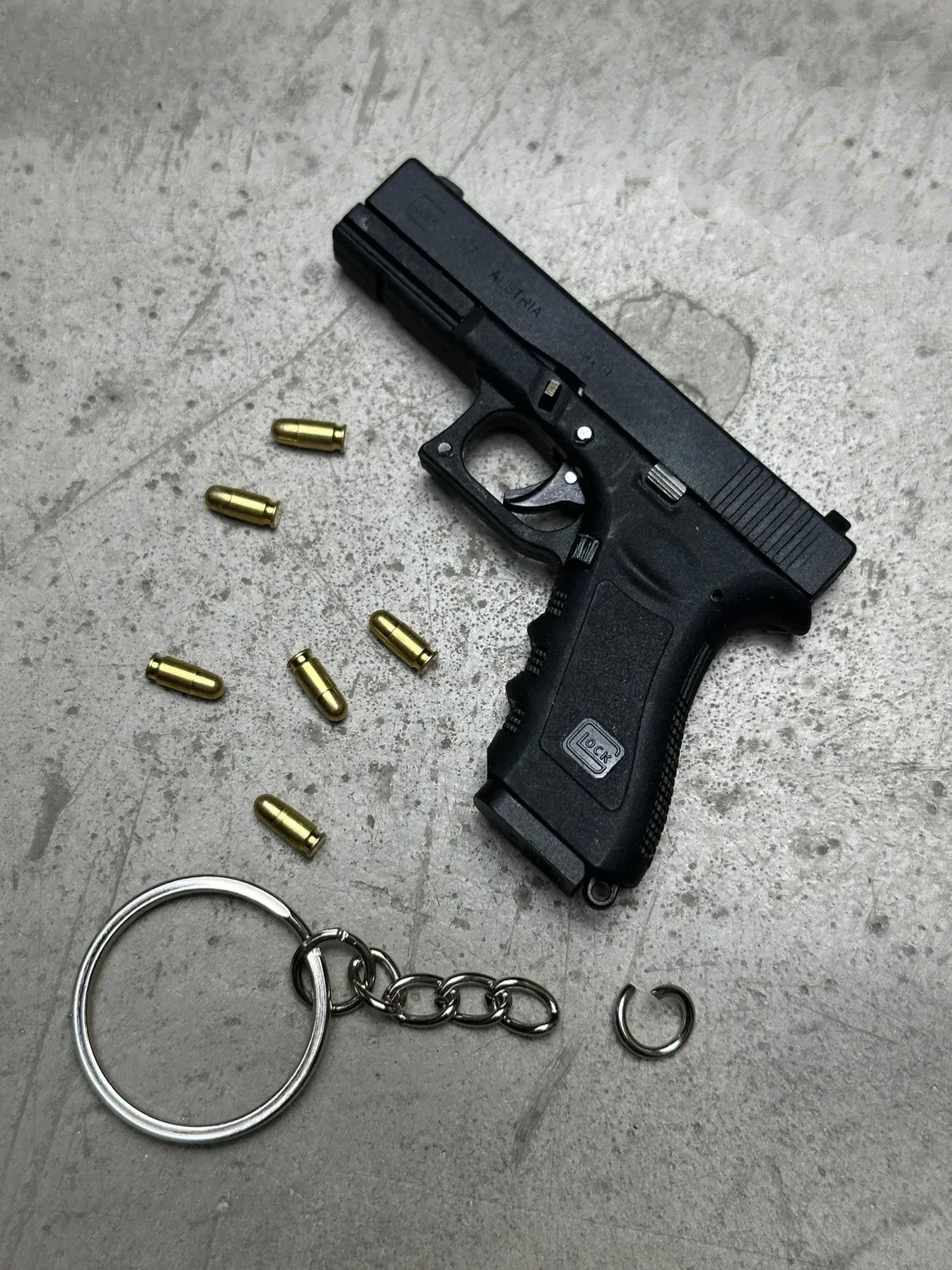 KeyArsenal™ Glock 17 Ejection Detachable Keychain - KeyArsenal