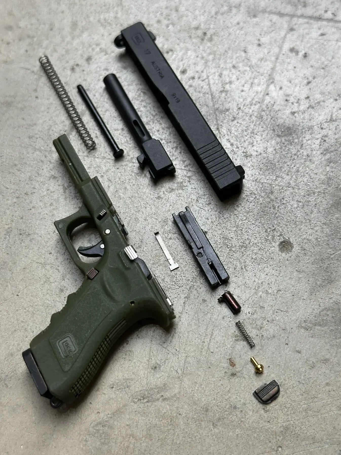 KeyArsenal™ Glock 17 Ejection Detachable Keychain - KeyArsenal
