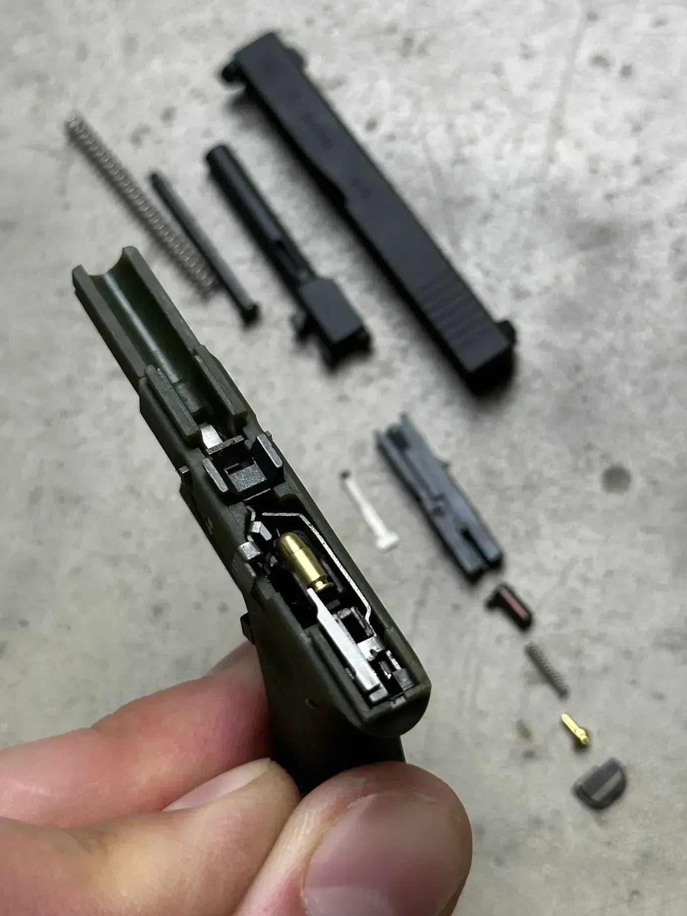 KeyArsenal™ Glock 17 Ejection Detachable Keychain - KeyArsenal