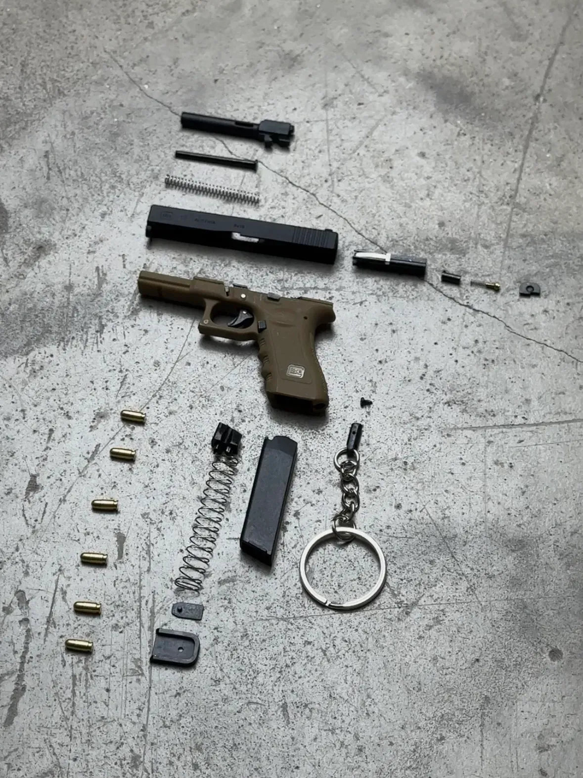 KeyArsenal™ Glock 17 Ejection Detachable Keychain - KeyArsenal