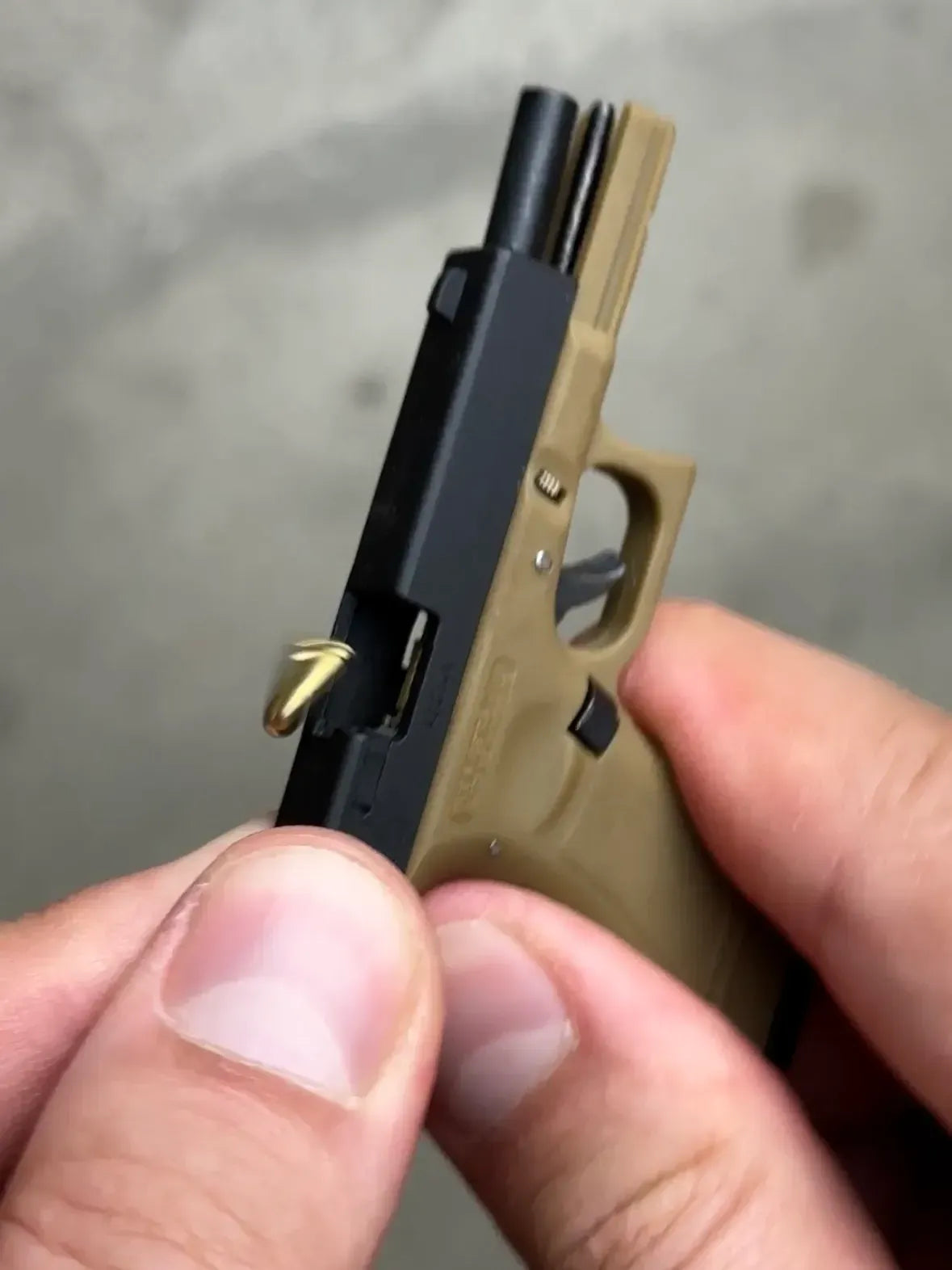 KeyArsenal™ Glock 17 Ejection Detachable Keychain - KeyArsenal