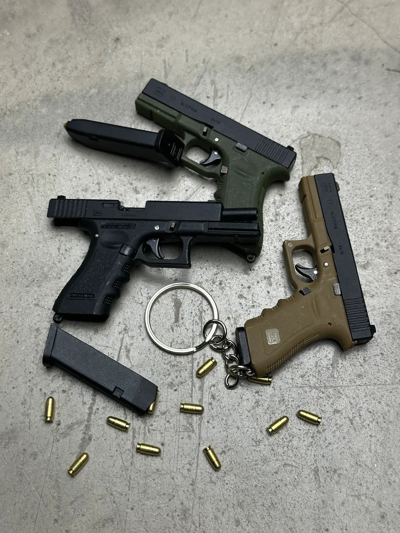KeyArsenal™ Glock 17 Ejection Detachable Keychain - KeyArsenal
